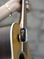 CHERUB ST-730 YL WH  цифровой хроматический тюнер на присоске, цветной ЖК дисплей, цвет желтый с белым